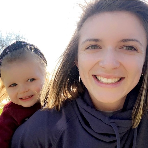 Meet your Posher, Aliza - Picture 1 of 1